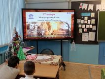 Просмотр документального фильма о Холокосте