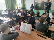 Лекция по правилам поведения на водоемах и по правилам пожарной безопасности в период весенних каникул
